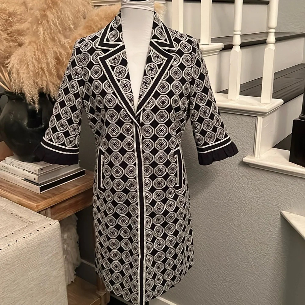 Tahari Calypso Coat Black White Geometric Embroidered Jacket Size Small - Picture 2 of 8
